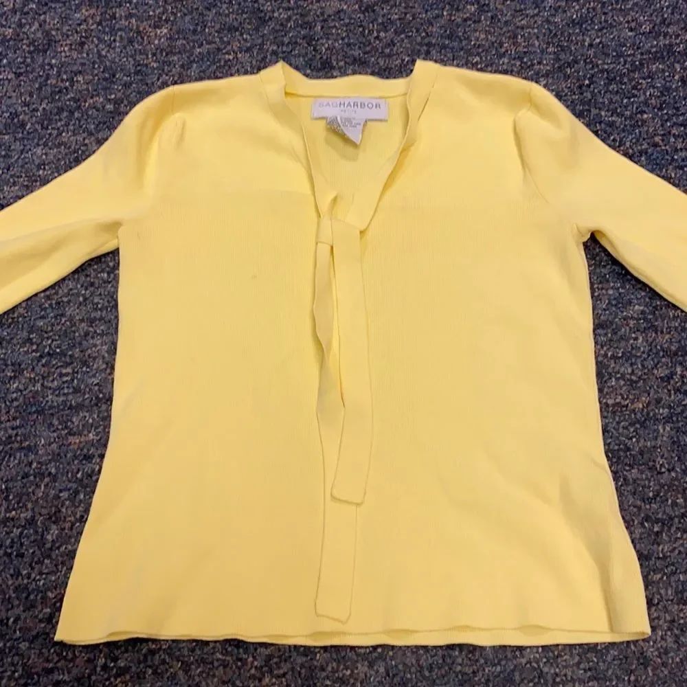 Sag Harbor Petite Yellow Tie Up Top sz. S